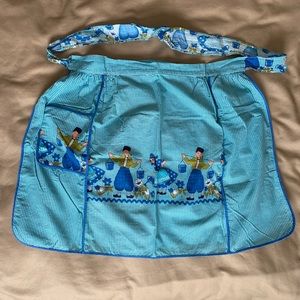Vintage cotton floral apron - very cute!